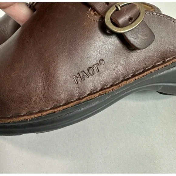 Naot Brown Leather Buckle Clogs Slides Mule Shoes Size 38/ US 8 - Picture 3 of 8
